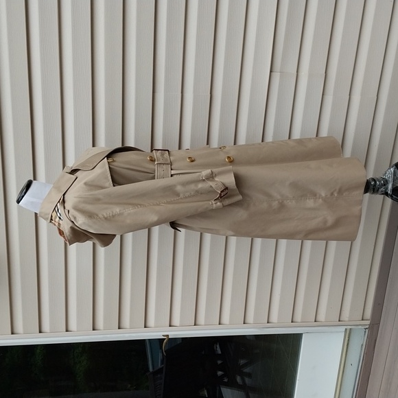 BURBERRY CHECK LINED CLASSIC TRENCH COAT WITH DETACHABLE HOOD - Picture 4 of 16